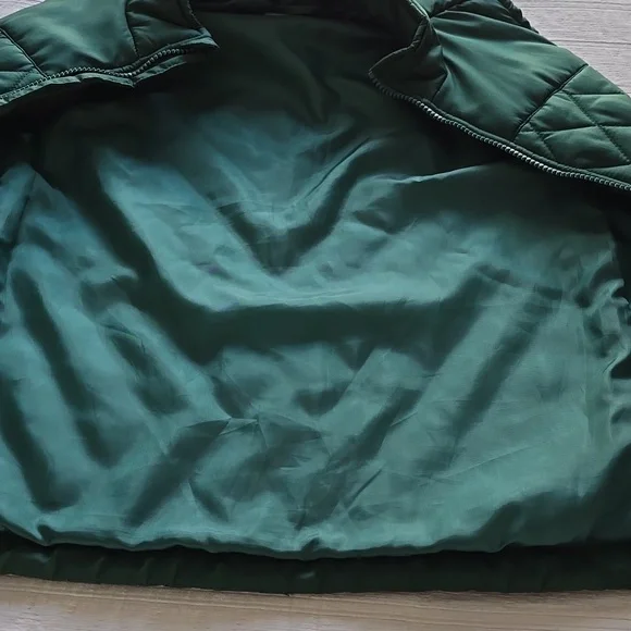 Crown & Ivory Quilted Vest | Forest Green | Diamond Stitch | Boys Size M - Picture 5 of 11